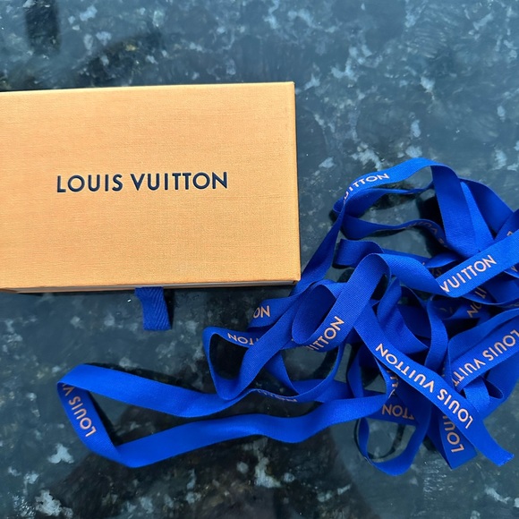Authentic Small Louis Vuitton Storage Box and 4.5 yards of ribbon - Picture 4 of 8